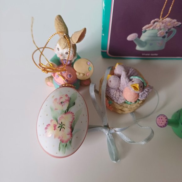 Vintage Carlton Cards AGC Easter Decoration Figurines Ornaments from 1996 - Picture 3 of 9